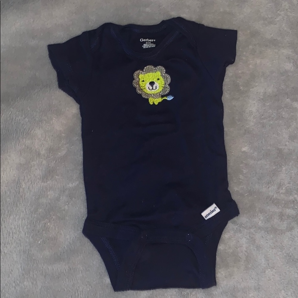 Navy lion king t-shirt